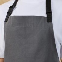 WIĄZANIE FARTUCHA Z KLAMRĄ