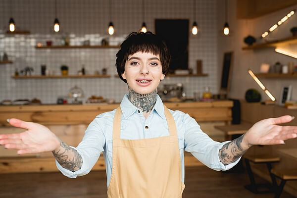 Czy tatuaże w środowisku gastronomicznym powinny zostać zabronione?